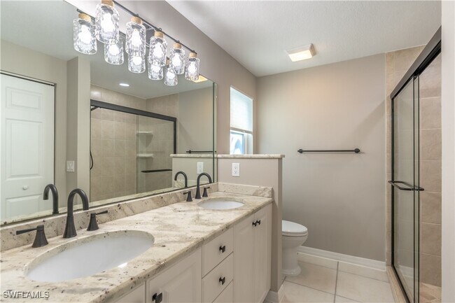 Building Photo - 1704 Royal Cir