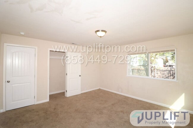 Building Photo - 950 B St