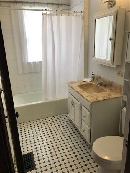 Building Photo - 7 Myrick St