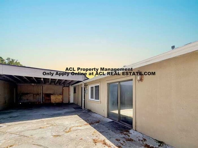 Building Photo - **WE DO NOT ADVERTISE ON CRAIGSLIST OR FACEBOOK MARKETPLACE**