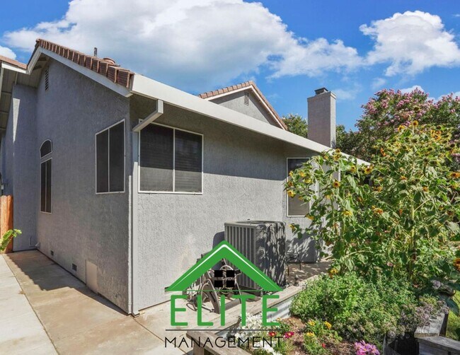 Building Photo - Spacious 4-Bedroom, 3-Bath Home in Desirab...