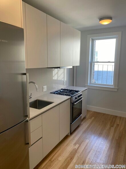 Building Photo - 136 Highland Ave