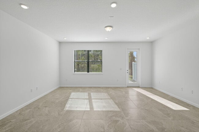 Building Photo - 2880 SE Federal Hwy