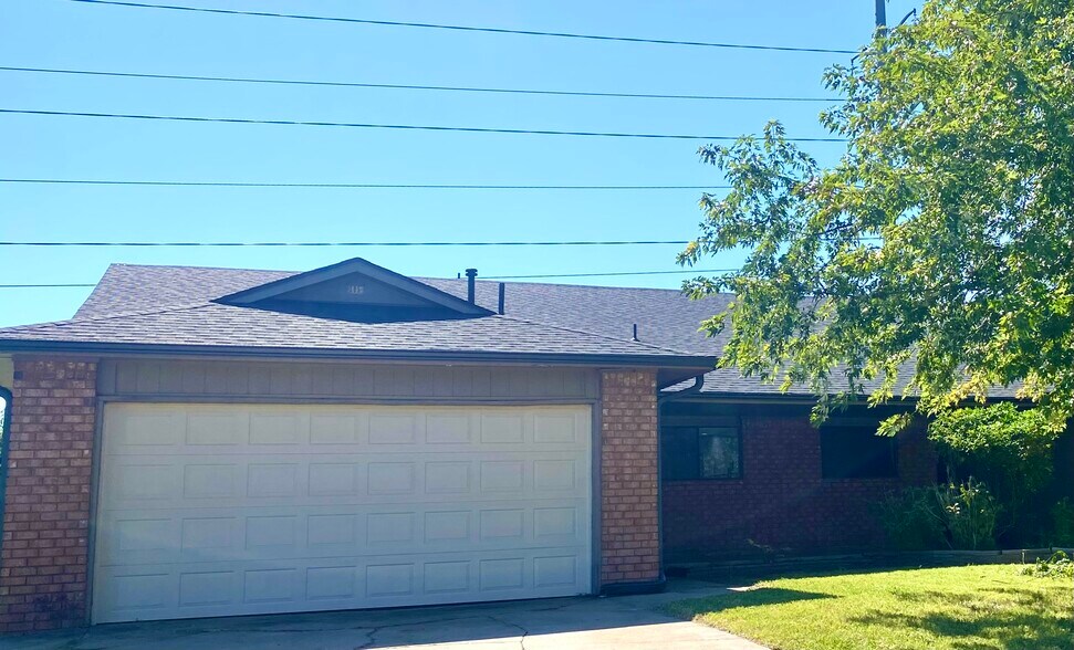 Building Photo - 305 W Quantico St