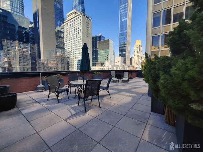 Building Photo - 77 W 55th St