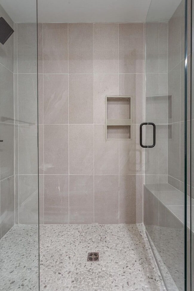 Building Photo - Four bedroom executive rental available no...