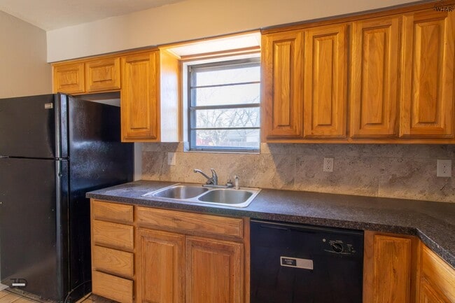 Building Photo - 4653 Balboa Dr