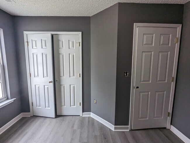 Building Photo - Room in House on Brian William Rd