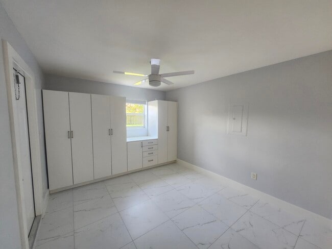 Building Photo - 511 NW 60th Way