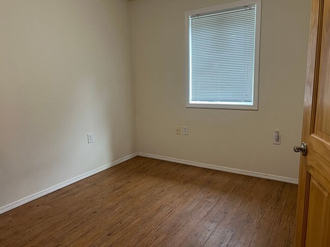 Building Photo - 2 Bed 1 Bath Single Family Home in North Pole- NO PETS