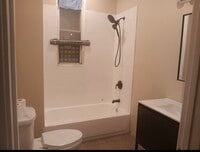 Building Photo - 5005 W Chicago Ave