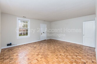 Building Photo - 1020 S Barton St