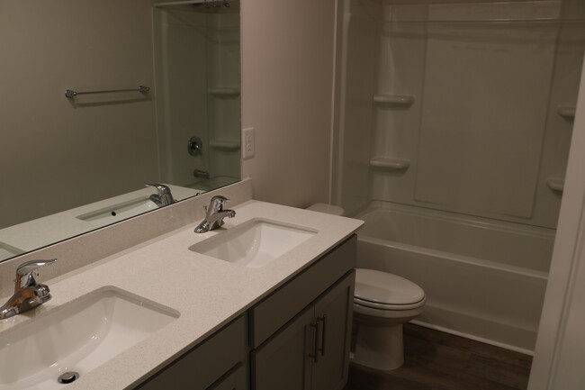 Building Photo - 901 Riverstone Dr