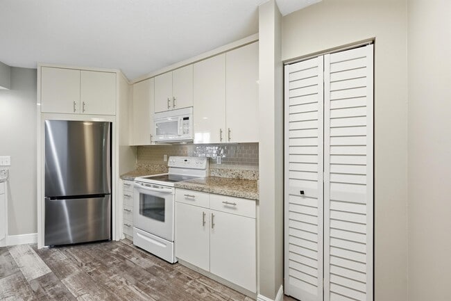 Building Photo - 10401 W Broward Blvd