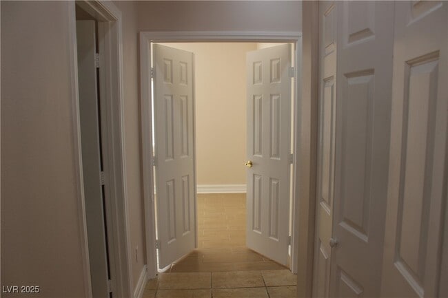 Building Photo - 733 Chase Tree St