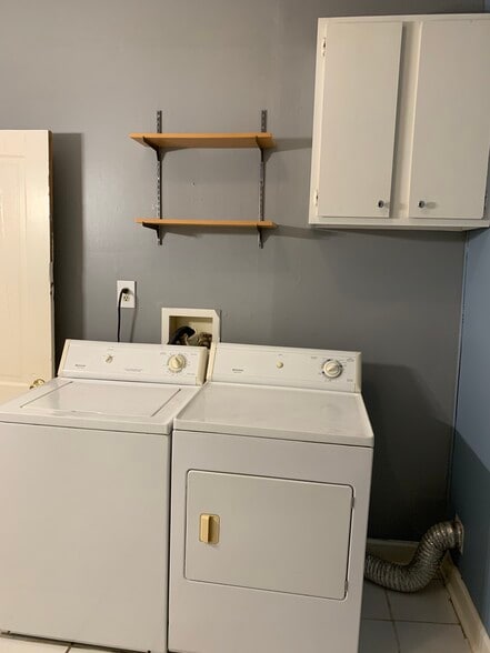 Building Photo - 421 E Anderson St