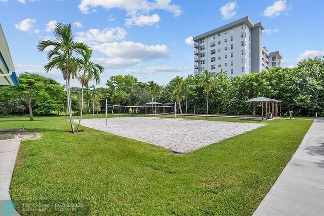Building Photo - 3930 Oaks Clubhouse Dr