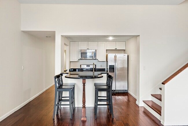 Building Photo - 492 Beacon St