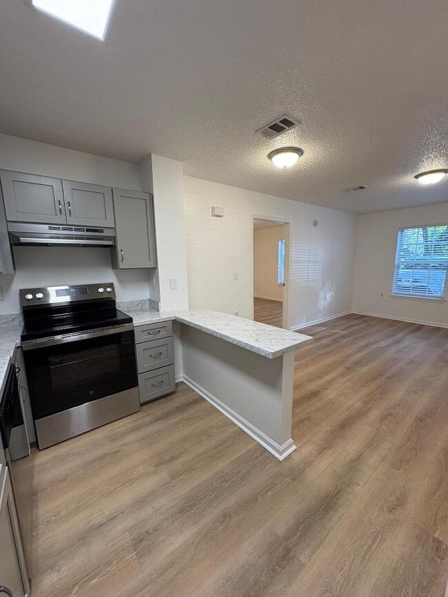 Building Photo - 100 Kazmira Ct