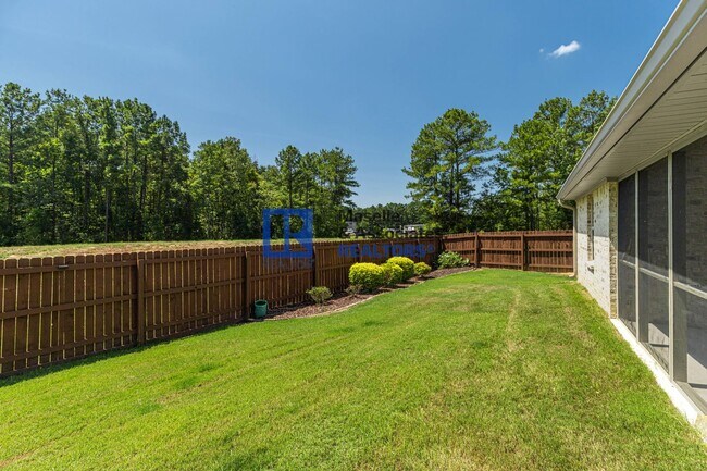 Building Photo - 1019 Silver Cir