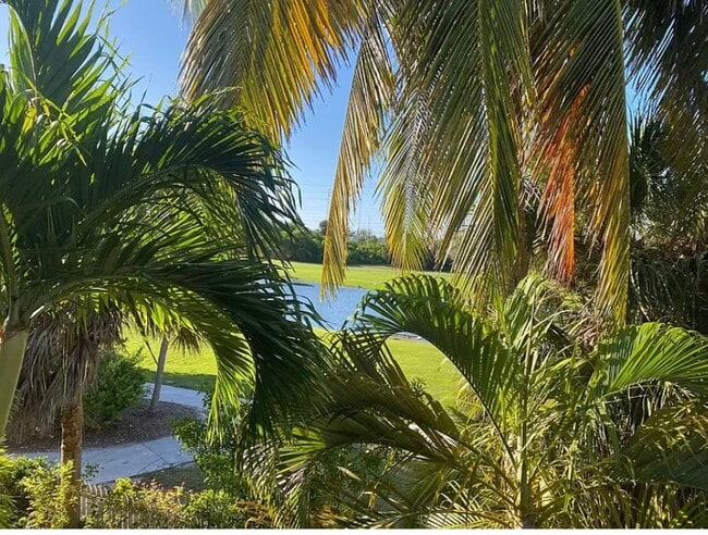 Building Photo - 56 Golf Club Dr