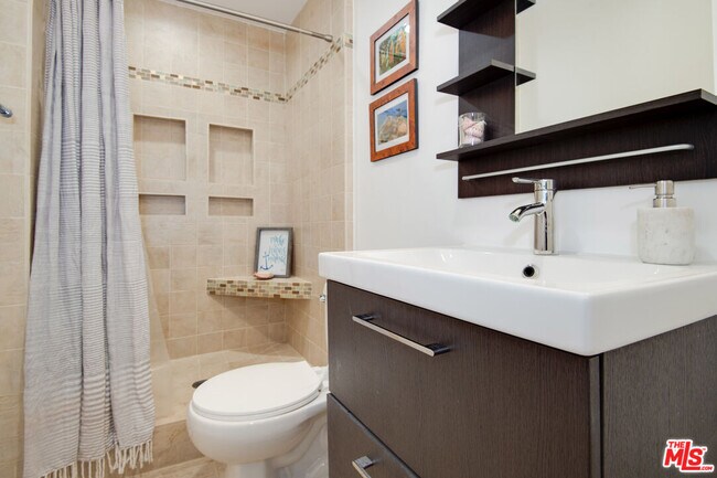 Building Photo - 6476 Cavalleri Rd