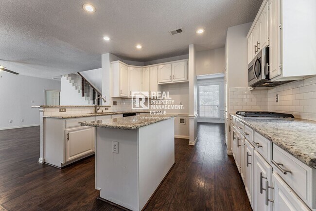 Building Photo - Recently Updated Plano Property with Modern Features and Serene Surroundings