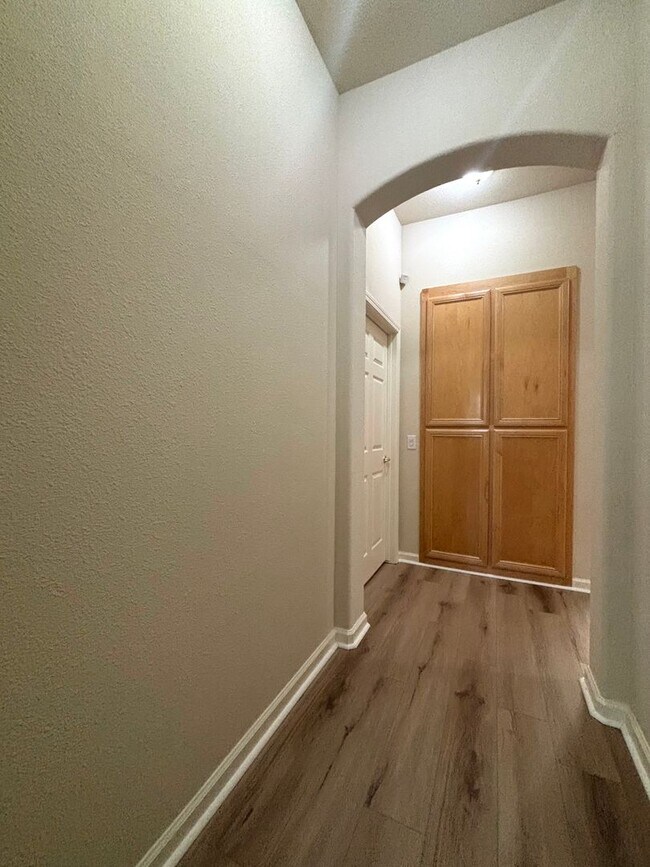 Building Photo - Gorgeous 3 Bed 2.5 Bath with SOLAR! 55+ Community