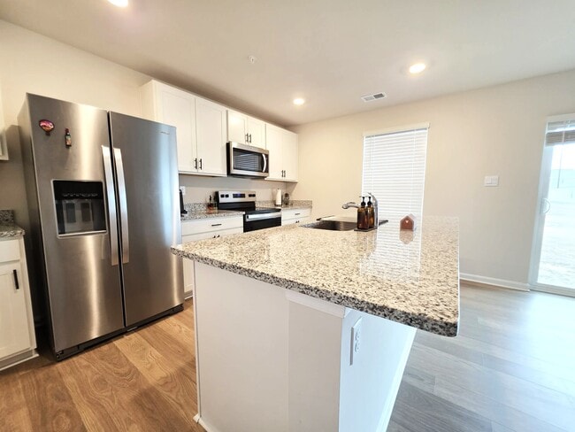 Building Photo - 1120 Wintermead Lp