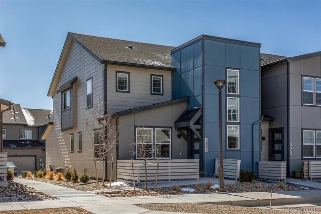 End Unit - 1737 Spring Water Pt