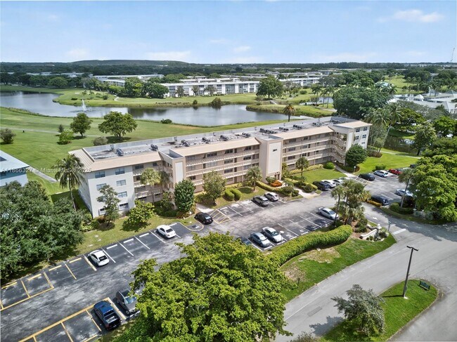 Building Photo - 2801 Victoria Way