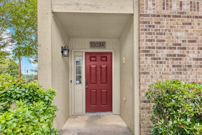 Building Photo - 1009 Stonegate Dr