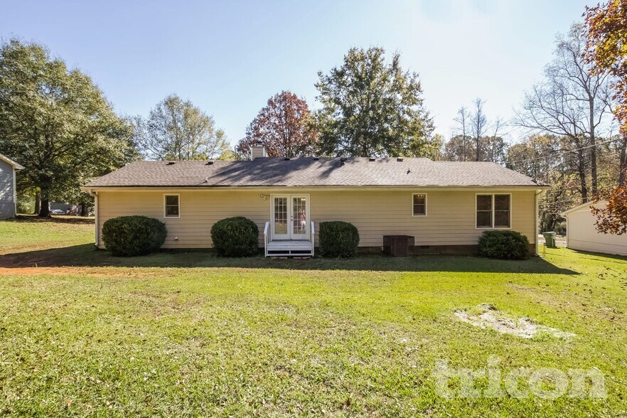 Building Photo - 252 Elizabeth Dr