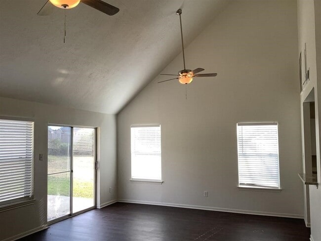 Building Photo - 13318 Hilltop Cir