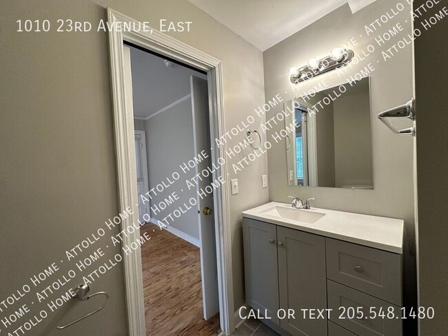 Building Photo - 1010 23rd Ave E