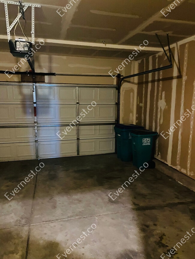 Building Photo - 3-Bed/2.5-Bath/ Voucher Accepted/Available Soon!
