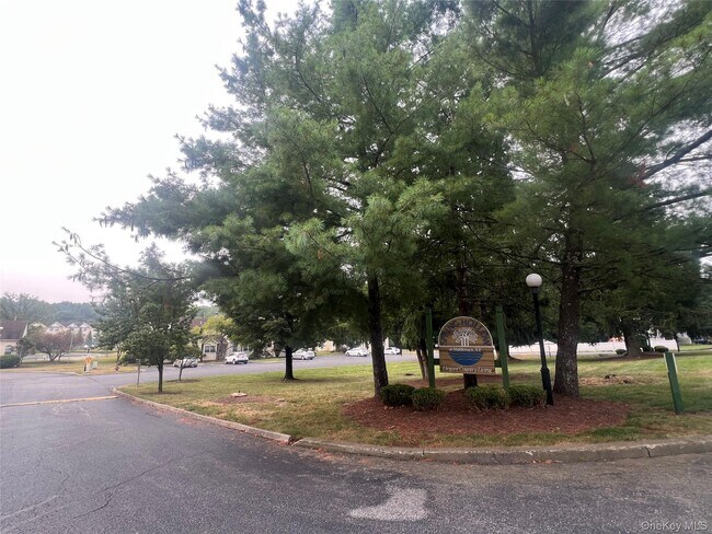 Building Photo - 50 Brick Pond Rd