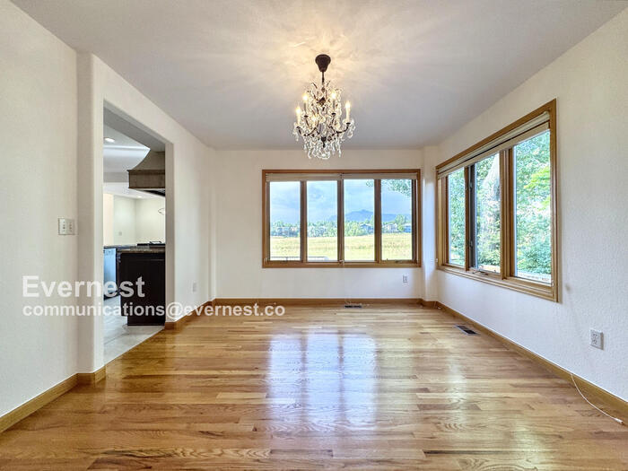 Building Photo - 990 Utica Cir