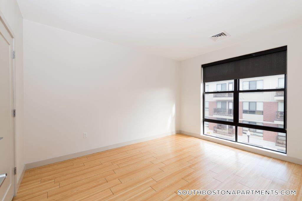 Building Photo - 320 D St