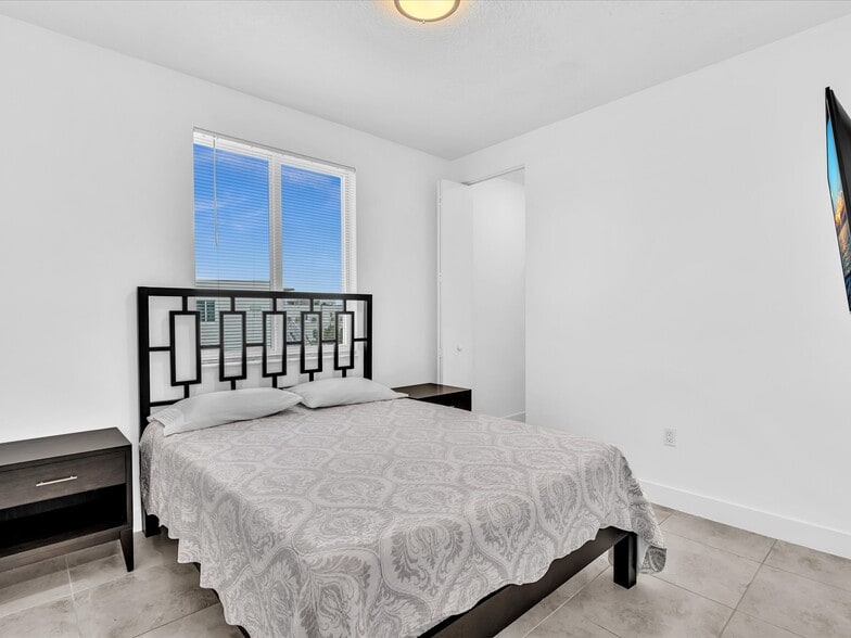 Building Photo - 6410 NW 102nd Path