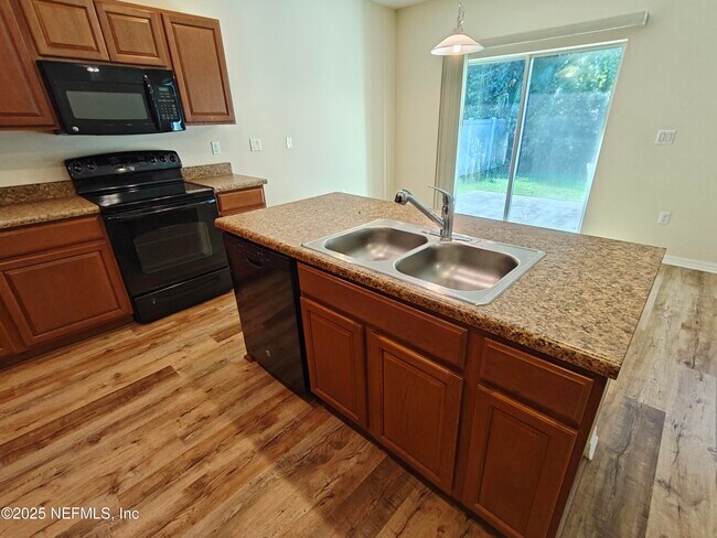 Building Photo - 223 Osprey Marsh Ln