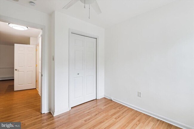 Building Photo - 513 12th St NE