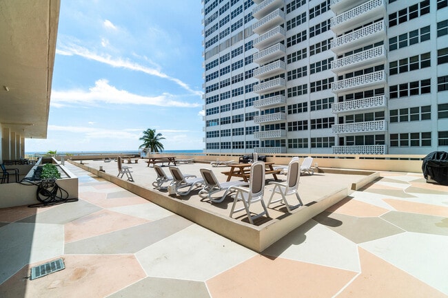 Building Photo - 4020 Galt Ocean Dr
