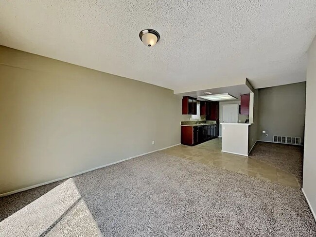 Building Photo - Exclusive