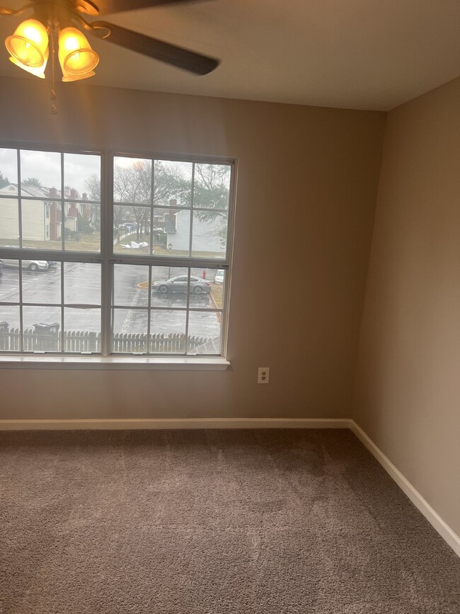 Building Photo - Charming End-Unit Townhome for Rent - 2 Be...