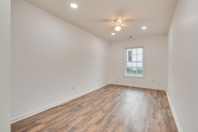 Building Photo - 2 Bedroom 2 Bath Bunglow in Bristol TN com...