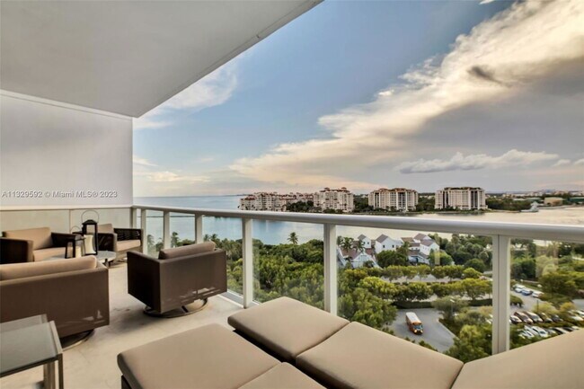 Building Photo - 100 South Pointe Dr