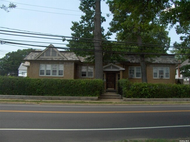 Building Photo - 129 Broadway