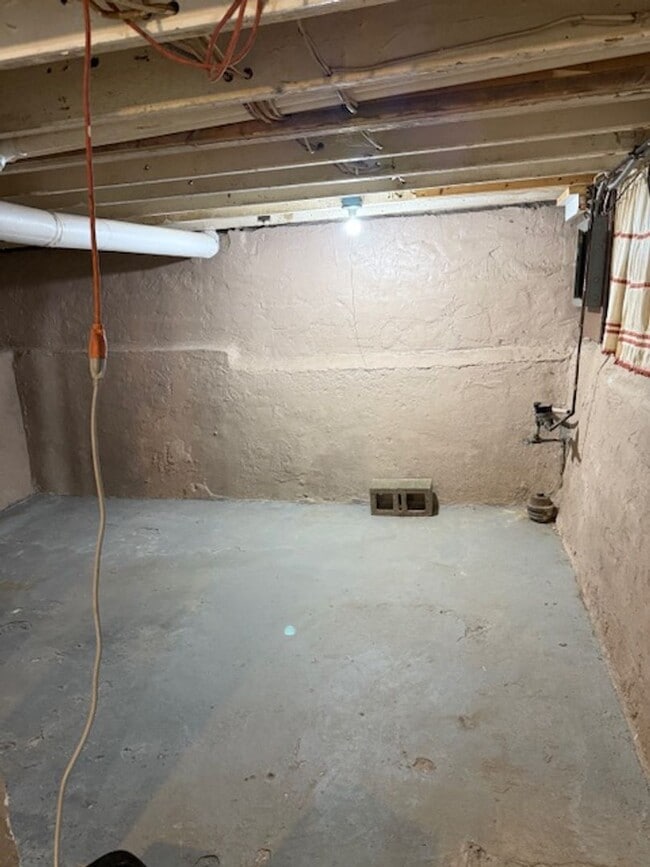 Building Photo - Quaint one bedroom home for rent at just $...