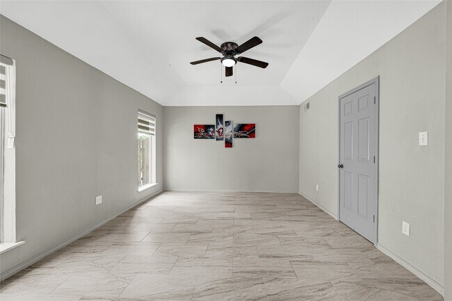 Building Photo - 705 Holly Springs Ct